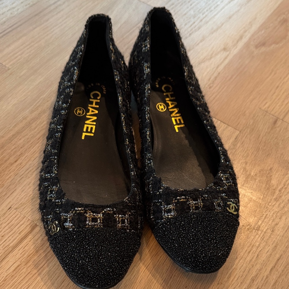 CHANEL Black and Gold Women's Flats